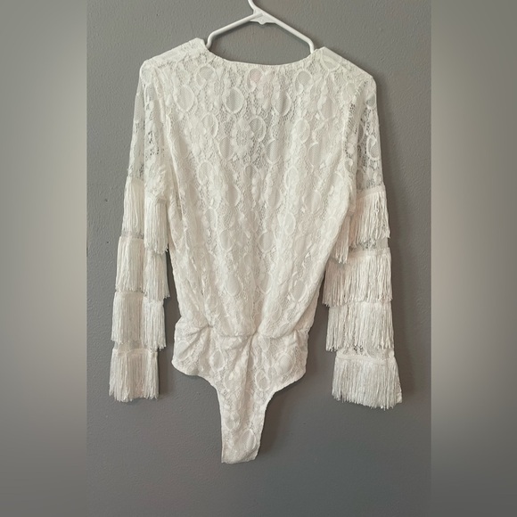 Pink Lily Meet Me On Broadway Ivory Fringe Sleeve Lace Long Sleeve Bodysuit sz M - Picture 7 of 8